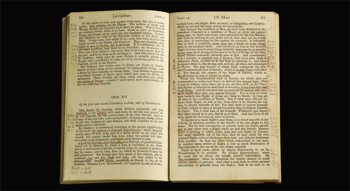Thomas Hobbes, Leviathan (Everyman's library) p.66-67。イングランドの哲学者トマス・ホッブスの国家論の主著『リヴァイアサン』の原書への、赤鉛筆を使った細かな書き込み。