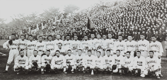 1930（昭和5）年、東京六大学野球初優勝時。翌々年にも2度目の優勝を果たし、昭和初期における黄金時代の幕開けとなった