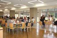 17号館ラウンジ（現代福祉学部棟ラウンジ）