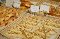 毎日提供される焼きたてパン
