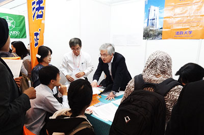 The Japan Education Fair in Jakarta was very successful.