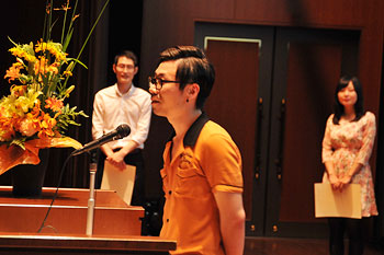 Prizewinners receiving commemorative certificates and gorgeous prizes for their excellent speeches and efforts thus far