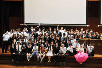 Commemorative photo of all the contestants and staff from Hi-C Orange taken at the end of the contest