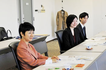 From left, Professor Yuge, Ms. Ikeda, and Mr. Shimizu