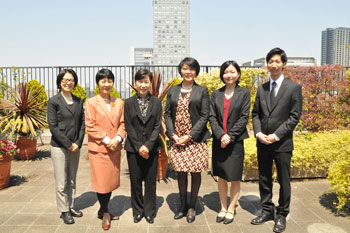 Group photo: From left, Information Officer Senoo, Professor Yuge, President Tanaka, Director Nemoto, Ms. Ikeda, and Mr. Shimizu