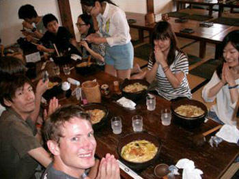 Students saying “itadakimasu!” before eating hoto noodles