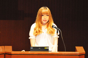 FANG Yuying, Merit Prize winner for her speech titled “To my dear father and mother” (1st-year student in the Faculty of Lifelong Learning and Career Studies, from China)