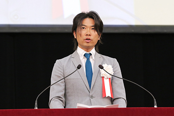 Guest speaker, Mr. Ryuzo Shinomiya (graduate of the Faculty of Engineering in 1999)