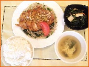 噛みごたえのある食品を多く含むメニュー