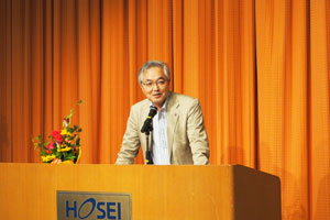 最後にグローバル教育センター長の福田好朗副学長より全体講評が述べられた