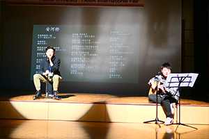 中国人留学生会からのギター演奏