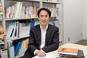キャリアデザイン学部 准教授　木村 琢磨