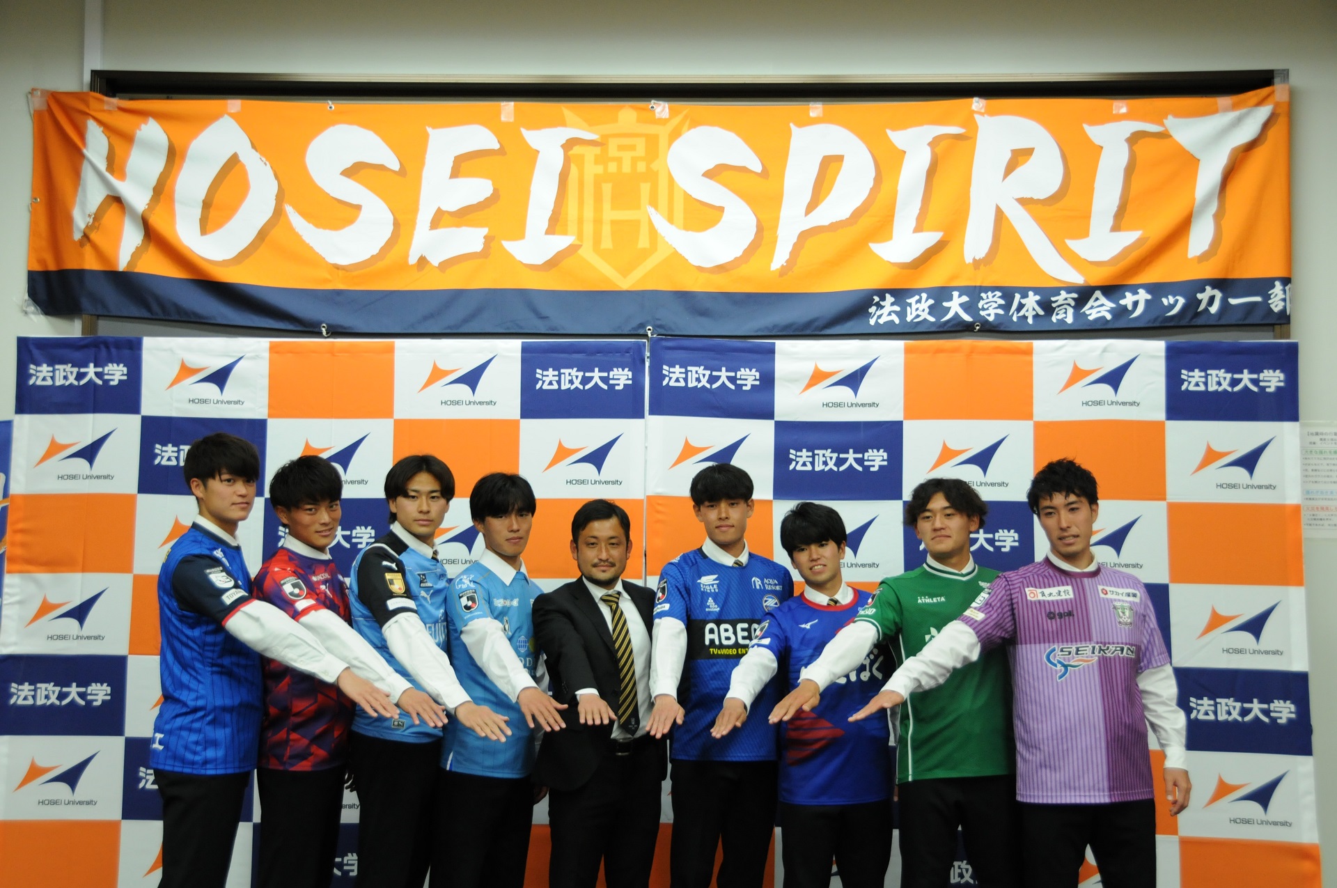 体育会サッカー部のJリーグクラブ内定選手の合同記者会見を開催しま