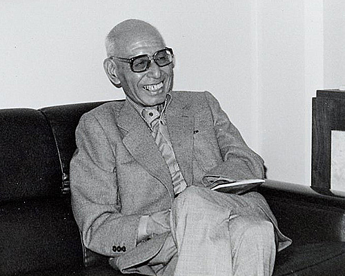 英文学者の中野好夫（1903～1985年）。1960年に沖縄資料センターを設立し、沖縄を知るため の資料収集と情報発信に取り組んだ