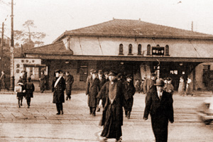 1930年代の市ケ谷駅を利用する法大生