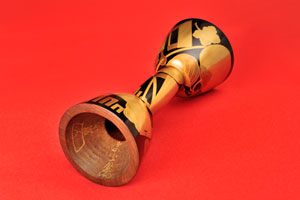 小鼓胴「錠図蔕梨」は保存状態が良く、400年の歳月を経た現在も光沢を放っている
