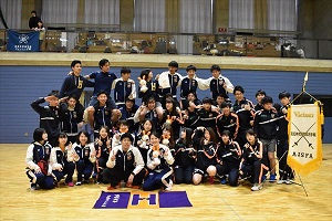 大会終了後の集合写真（写真提供:スポーツ法政新聞会）