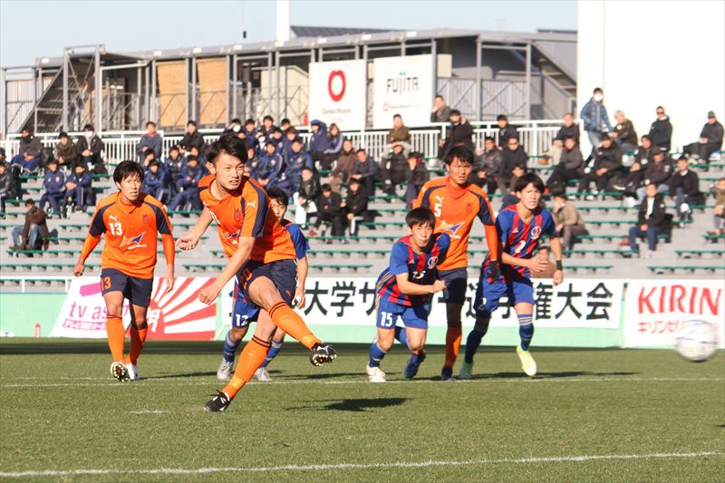 上田綺世選手（FW・スポーツ健康学部2年）が日本代表の合宿にトレーニングパートナーとして参加