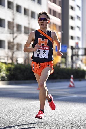 10区・鈴木亮平選手（経済学部4年）