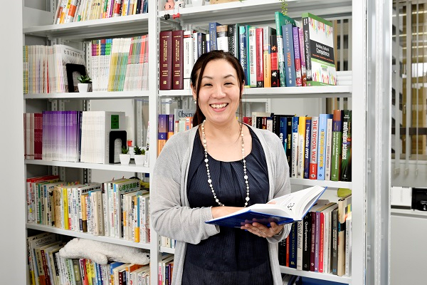 Yu Niiya, Professor