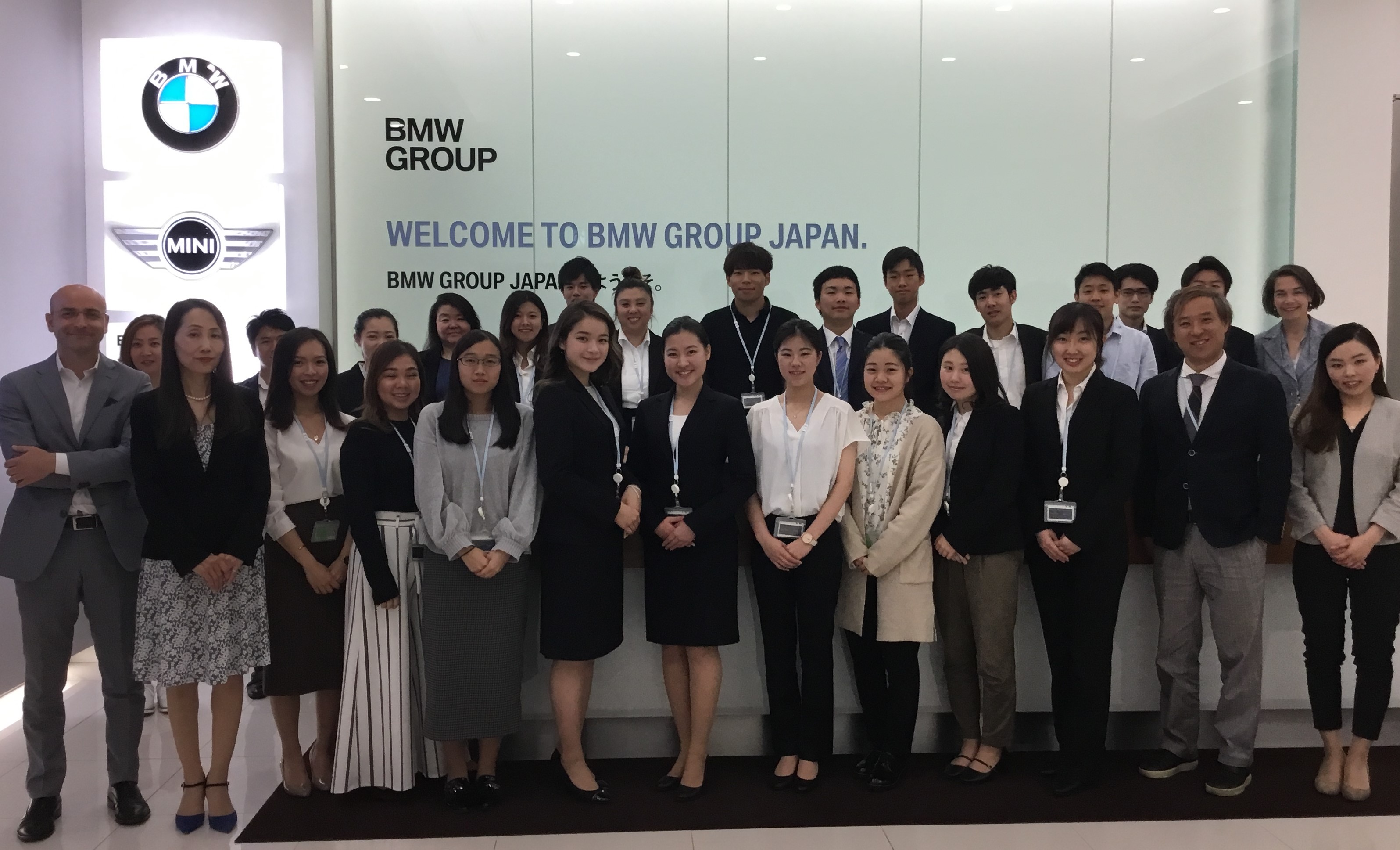 BMW Group Japan本社にて集合写真