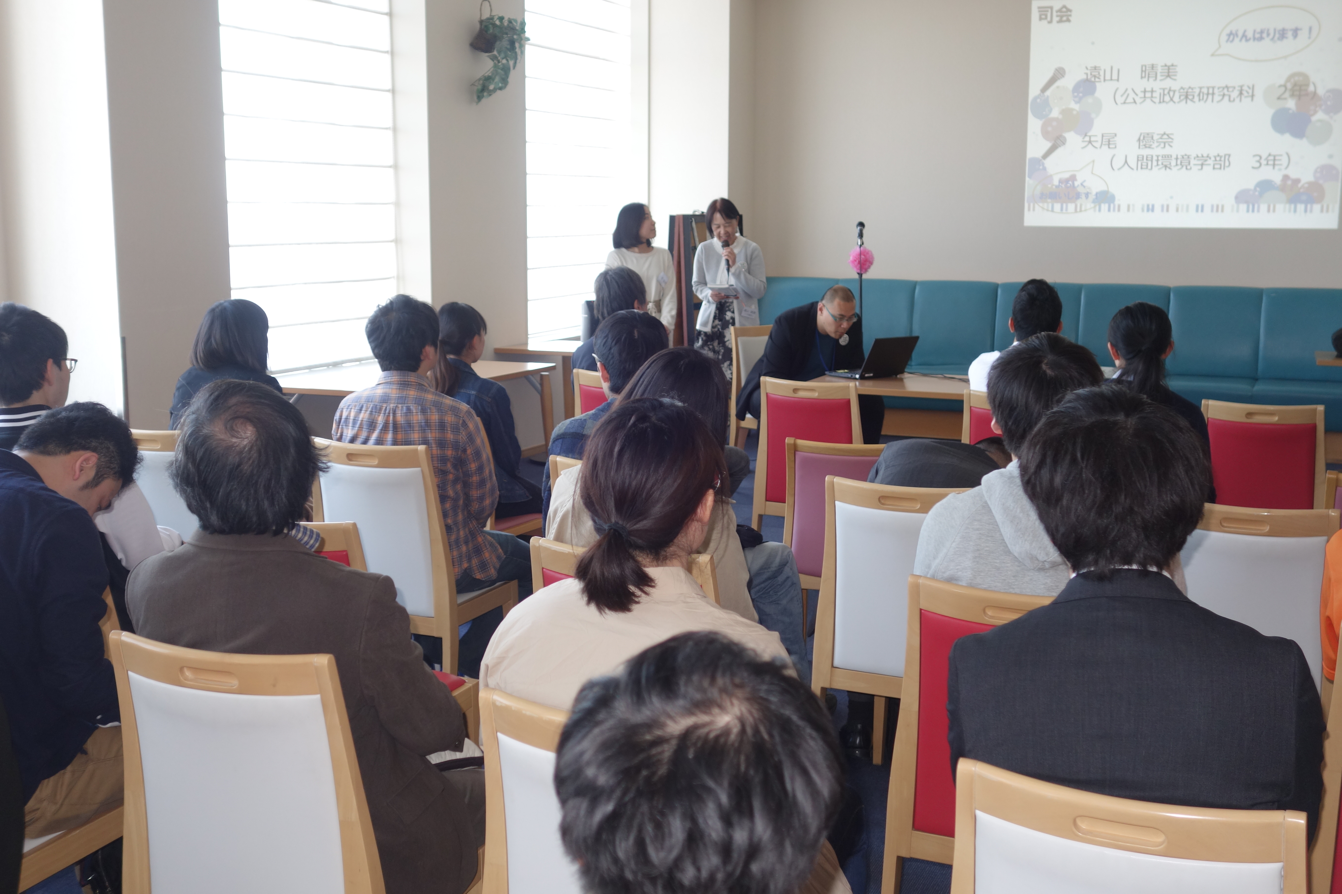 司会進行は卒業生と現役学生が行いました