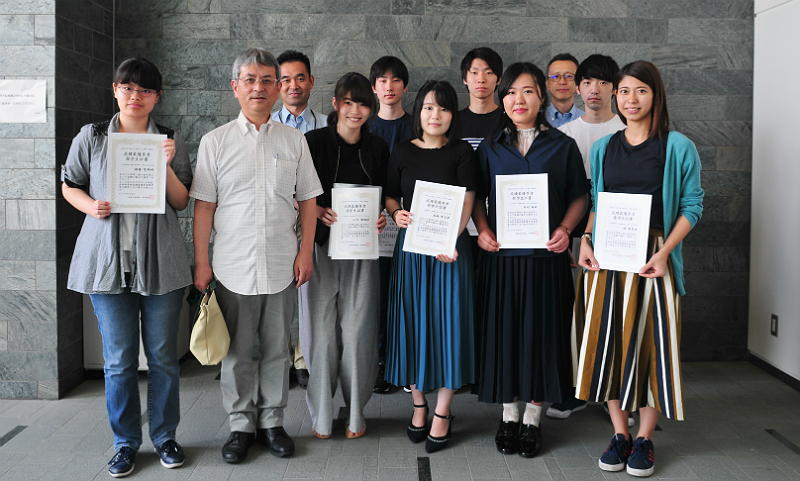 成績最優秀者奨学金受給者に選ばれた学生の皆さん