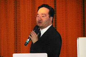 鶴田佳史氏