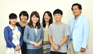 左から、小坂さん、久米さん、福屋子さん、千嶌さん、島村さん、長谷川教授