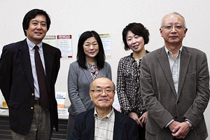 （左より）長谷川教授、西尾久美子氏（京都女子大学教授）、加護野氏、田路則子所長、四宮氏