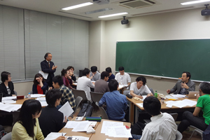 哲学科生との「美」をめぐる合同ゼミ風景