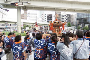 弁慶橋を渡り、赤坂見附へ歩みを進める