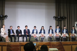 AKB48、東進ハイスクールの林修先生との意見交換会