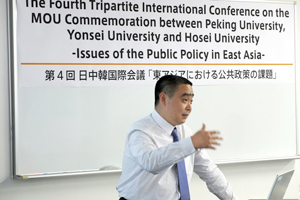 コミュニティ・ケアの評価を論じる LI Yongjun教授