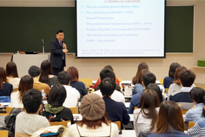 LY Chhengベルティ大学長による講演