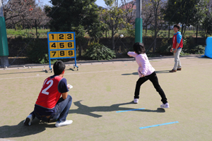 子どもたちに人気のストラックアウトには長蛇の列ができた