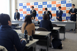 会見で両選手は抱負や選手権への意気込みを語った