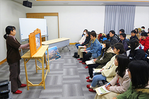 浪江まち物語つたえ隊より震災当時の小学校を舞台にした紙芝居