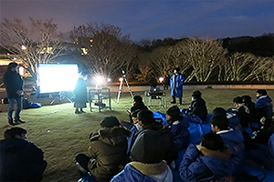 【星空観望会】シミュレーションソフトによる映像を楽しむ参加学生