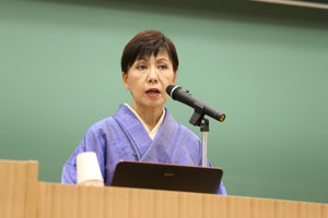田中優子総長による講演では、本学のサステイナブル社会実現のための取組みが事例とともに紹介された