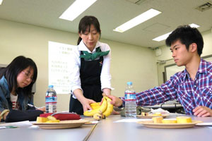 味だけでなく、見た目や固さも違うバナナの比較