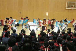 鳳遙恋による演舞披露