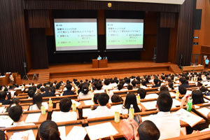 学生企画「Youは何しに法政に？」 クイズ大会