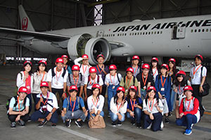 日本航空機体整備工場を見学（都内）