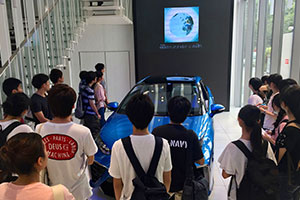 水素ステーションで水素自動車に試乗（都内）