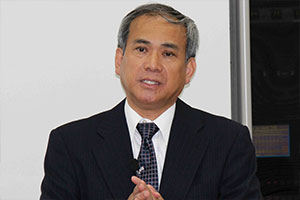 岡靖弘氏