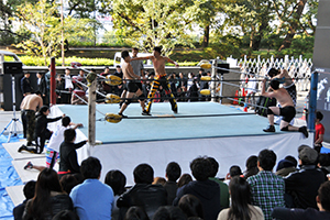 大きな歓声が上がった学生プロレス