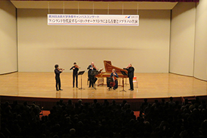 ヘルシンキ・バロックオーケストラとノエ・乾さん（左端）の共演