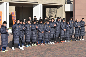 全日本大学選手権に出場するサッカー部の選手たち