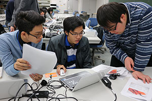 本学学生との生体情報処理実習